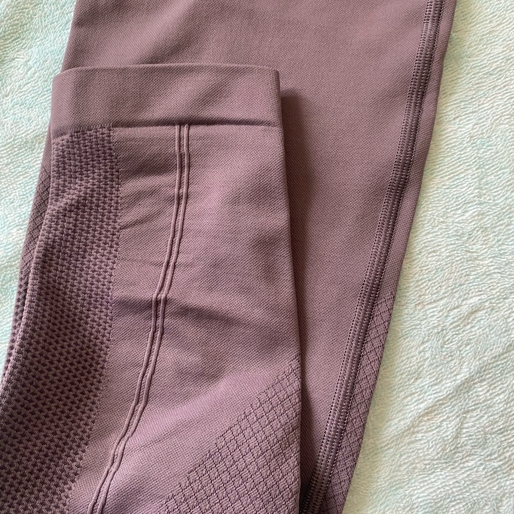 Lululemon Athletica Mauve and Black Leggings - Picture 3 of 6